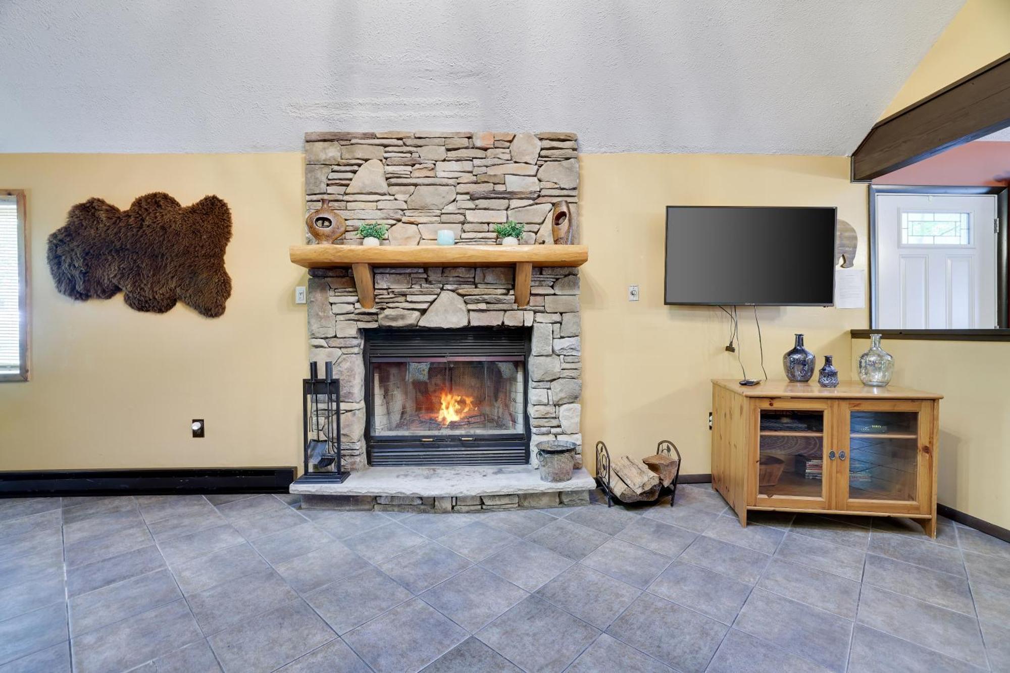 Tobyhanna Chalet Renovated Near Casino, Camelback , Kalahari 4Bdrms Firepit Hot Tub Game Room מראה חיצוני תמונה