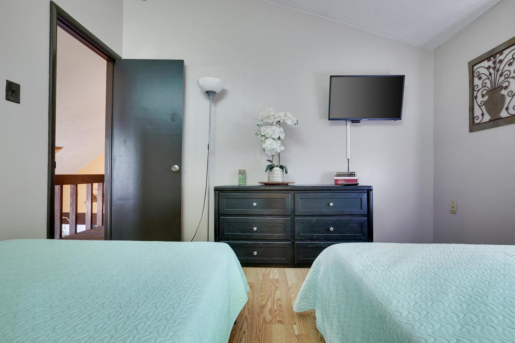Tobyhanna Chalet Renovated Near Casino, Camelback , Kalahari 4Bdrms Firepit Hot Tub Game Room מראה חיצוני תמונה
