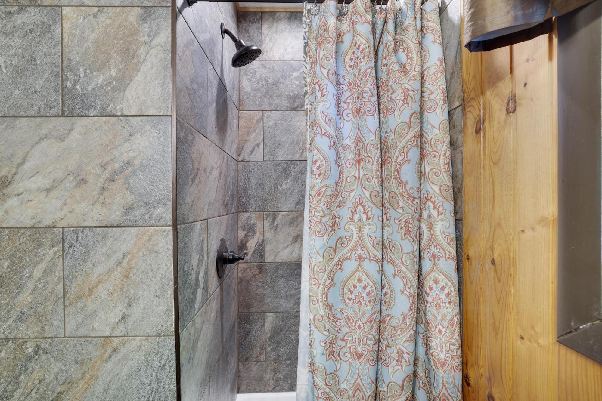 Tobyhanna Chalet Renovated Near Casino, Camelback , Kalahari 4Bdrms Firepit Hot Tub Game Room מראה חיצוני תמונה