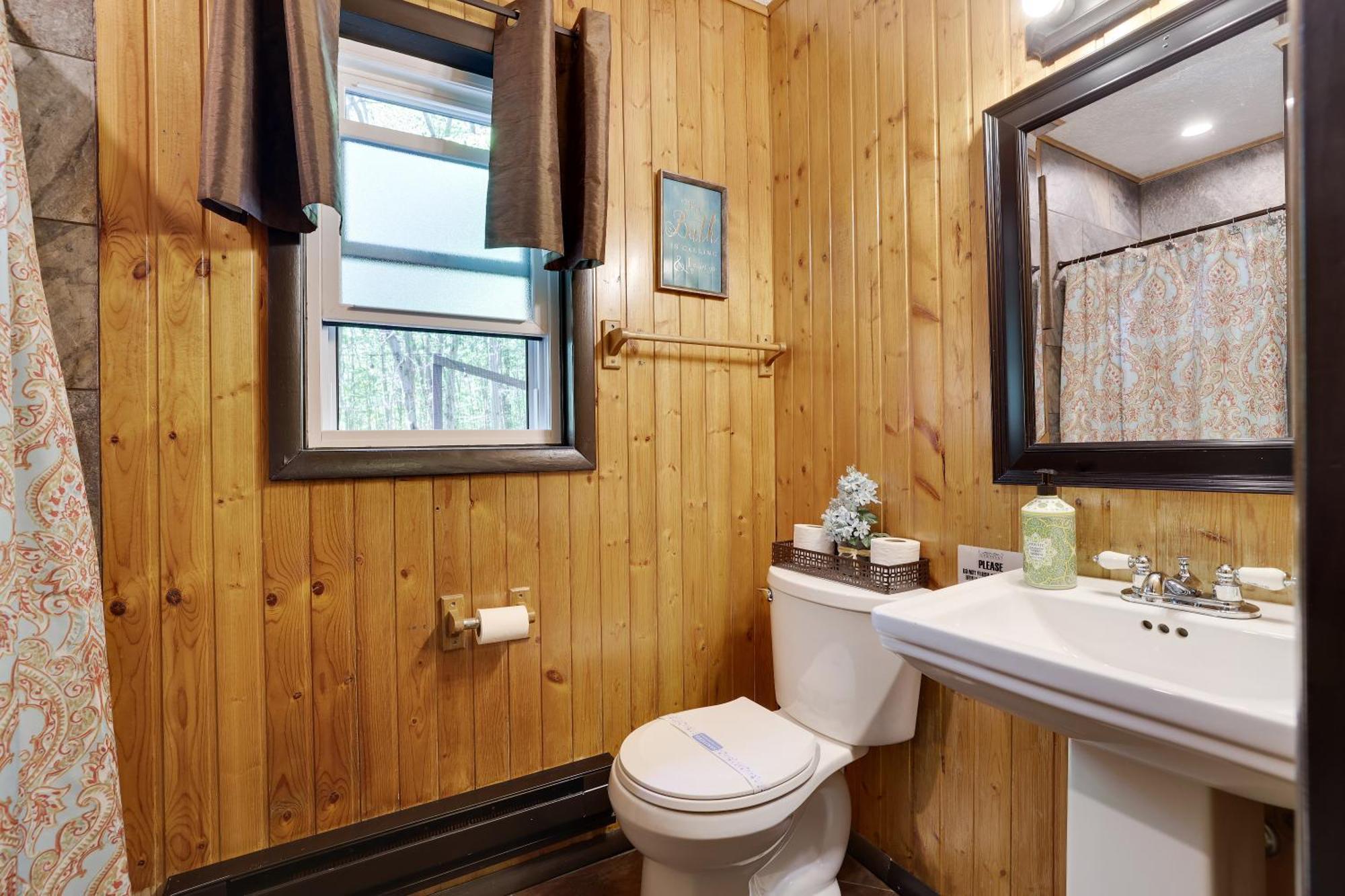 Tobyhanna Chalet Renovated Near Casino, Camelback , Kalahari 4Bdrms Firepit Hot Tub Game Room מראה חיצוני תמונה